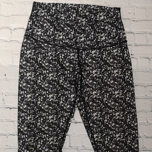 Last Chance Item 
Lululemon shine tight - roll down 31"